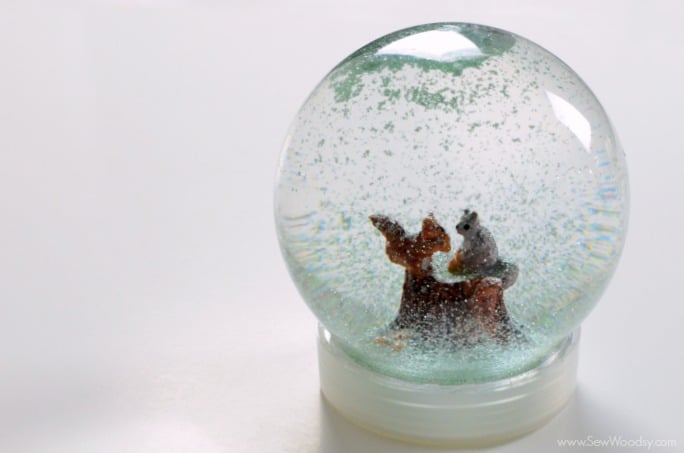 Make a Winter Snow Globe in 4 easy steps!