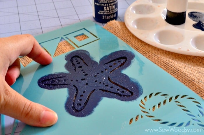 EASY 30 Minute Craft Project >> Burlap Starfish Art #12MonthsOfMartha #MarthaStewartCrafts #Craft #beach 