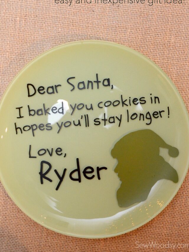 DIY Personalized Santa Cookie Plate #cricutdesignspacestar #imadeit #christmas
