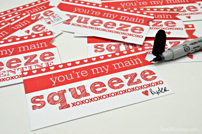 Black sharpie marker open with printable valentines around it.