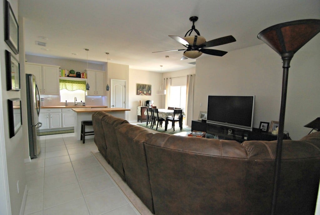 living room looking at kitchen