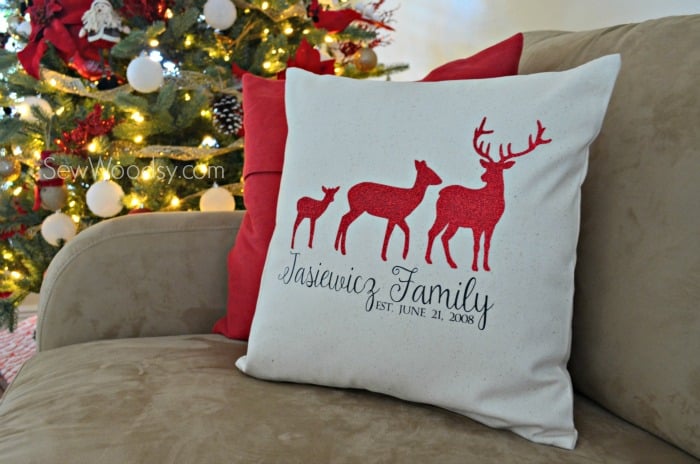 DIY Deer Family Pillow Cover #SecretCricutSanta #Cricut