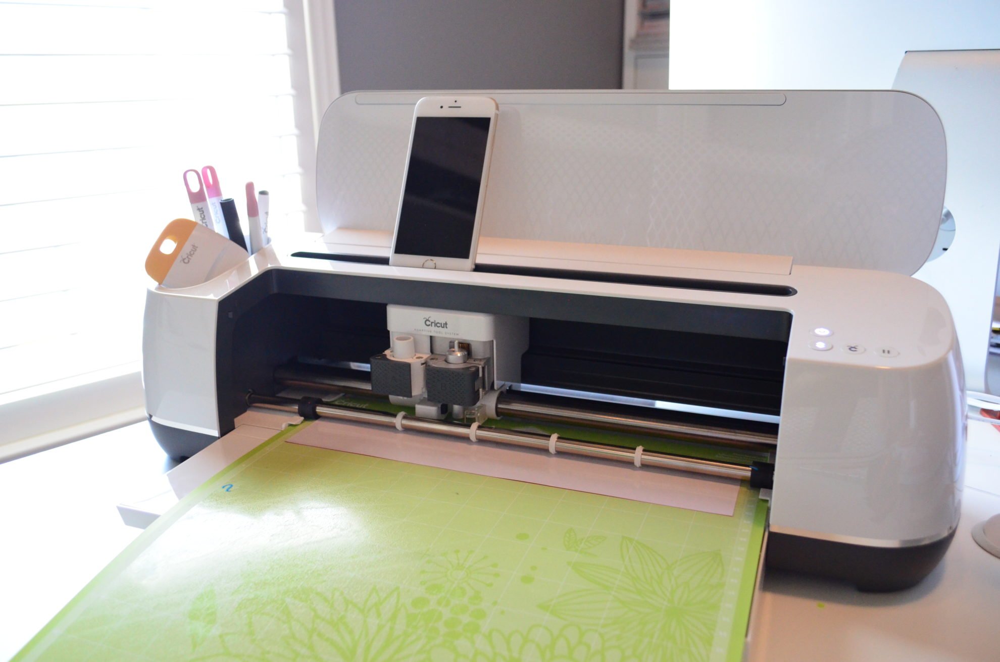 DIY "Mombie" Workout Shirt using Cricut SportFlex Iron On™ Vinyl Sew Woodsy