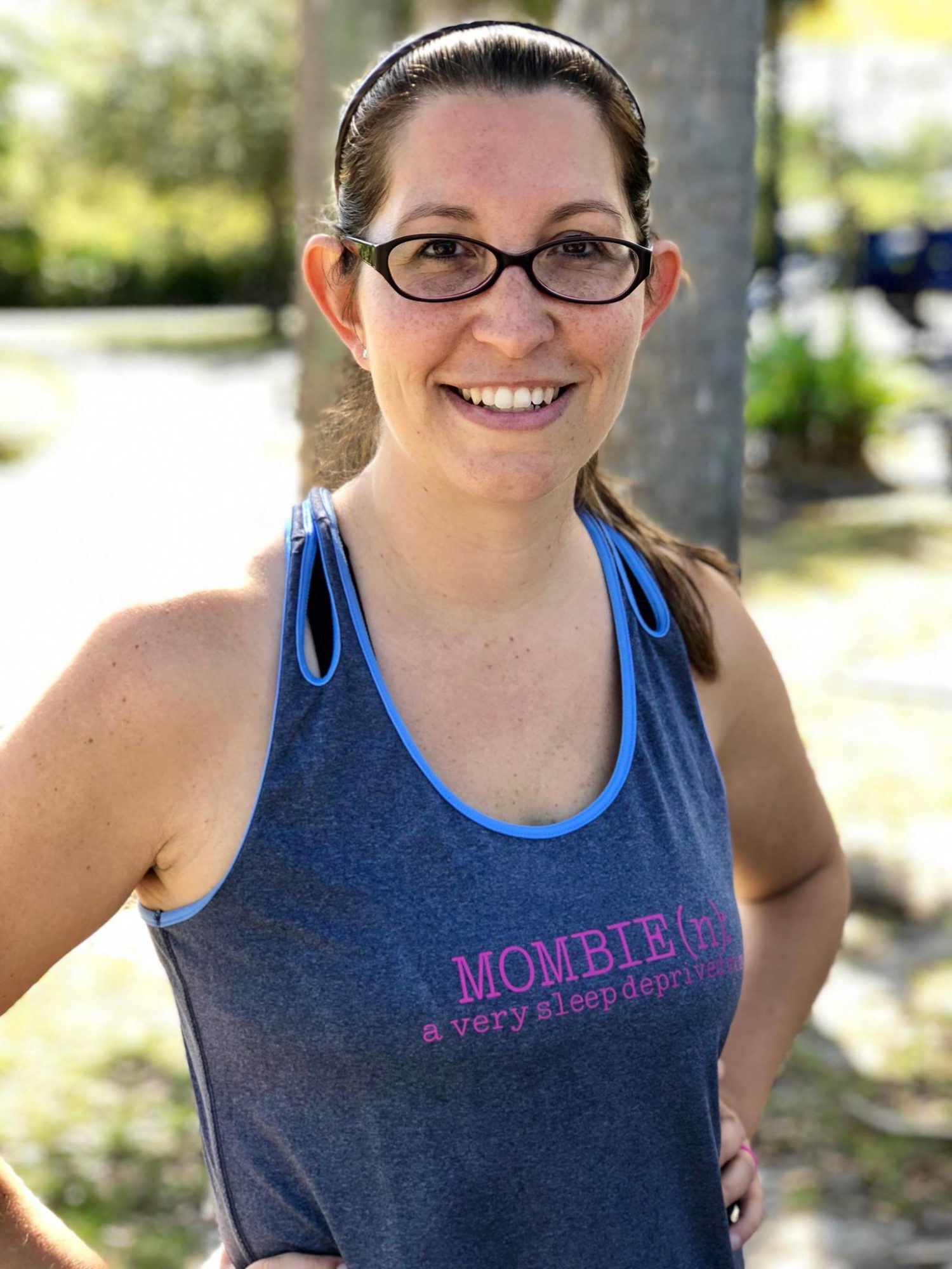 DIY Mombie Workout Shirt using Cricut SportFlex Iron On™ Vinyl - Sew  Woodsy