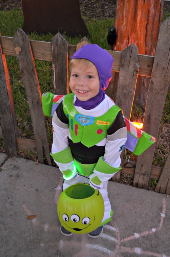 Toy Story Alien Trick or Treat Bucket - Sew Woodsy