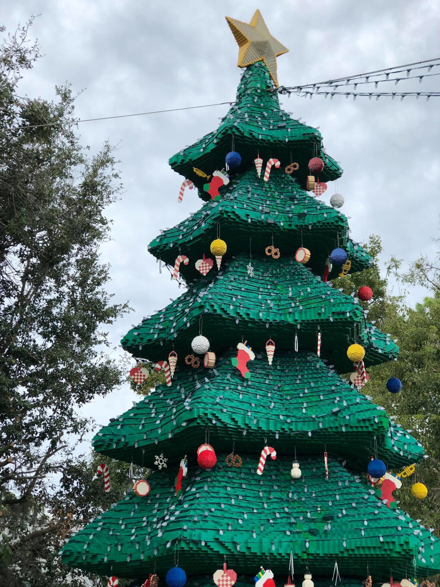 LEGOLAND CHRISTMAS BRICKTACULAR CHRISTMAS TREE