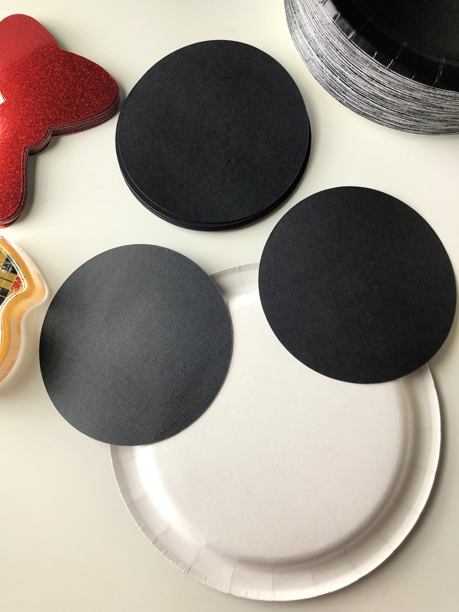 DIY Minnie Mouse Paper Plates Step 2