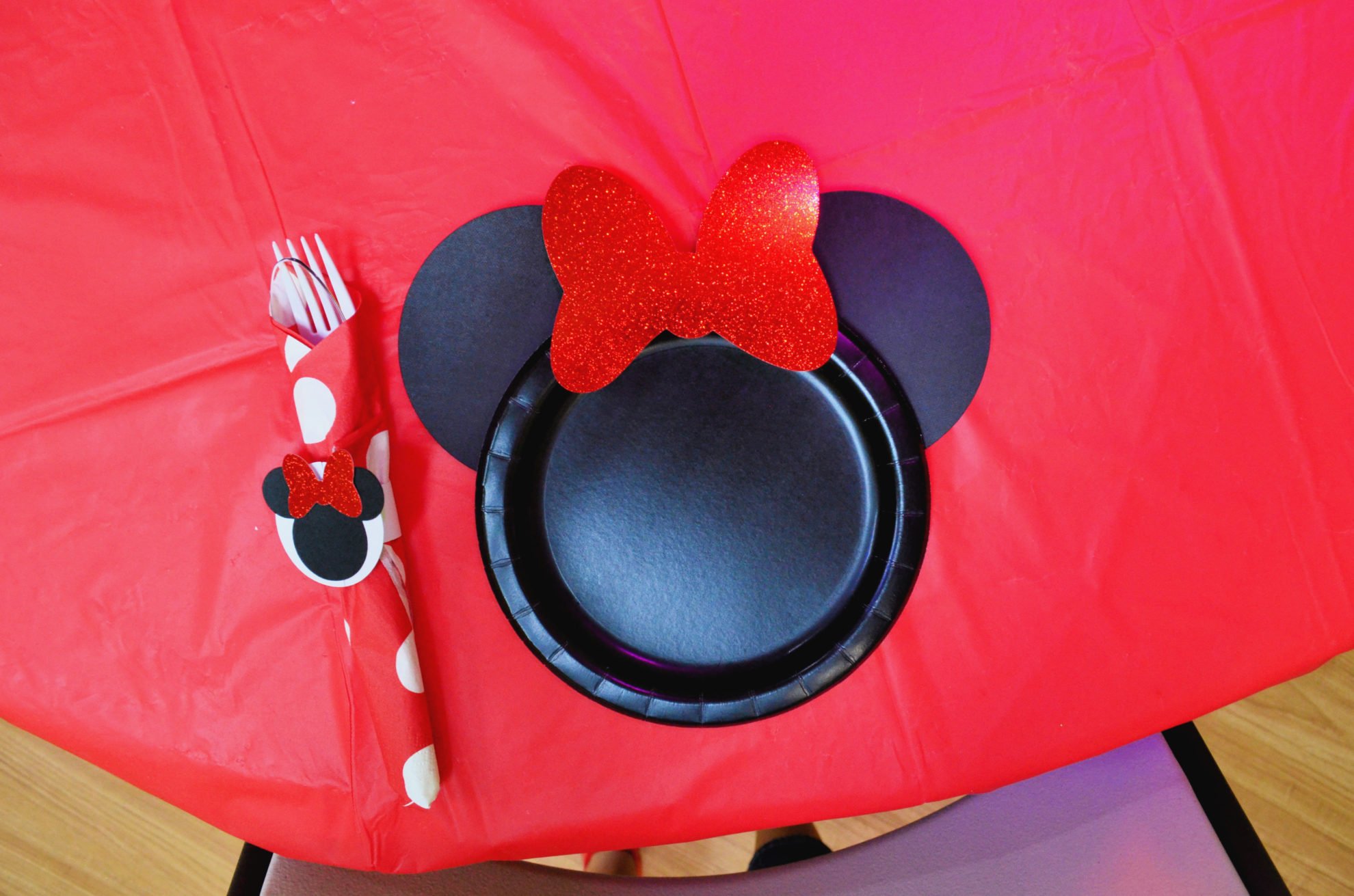 DIY Minnie and Mickey Mouse Party Hats - Sew Woodsy