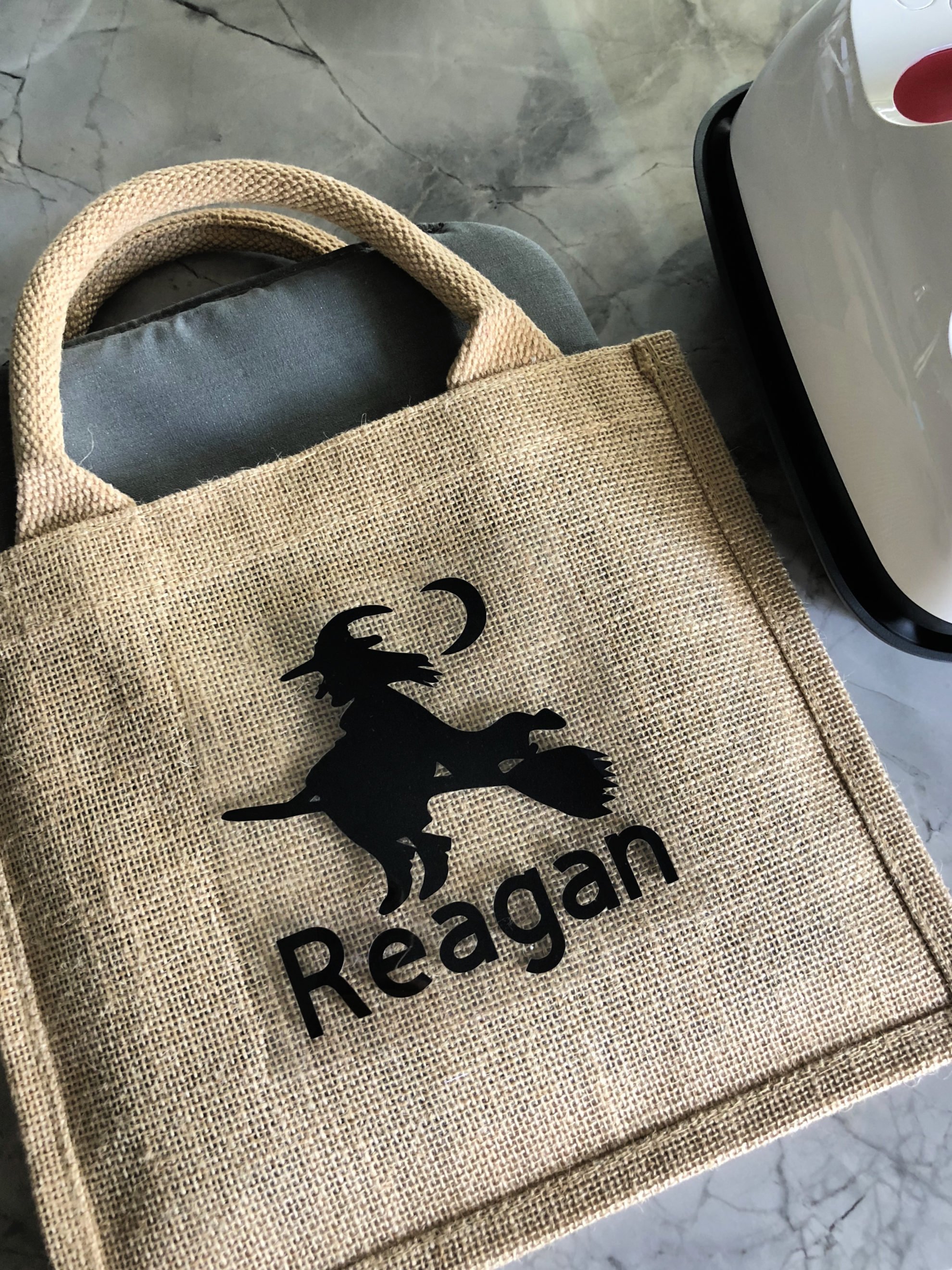 Cricut: How to Personalise a Tote Bag with Iron-On