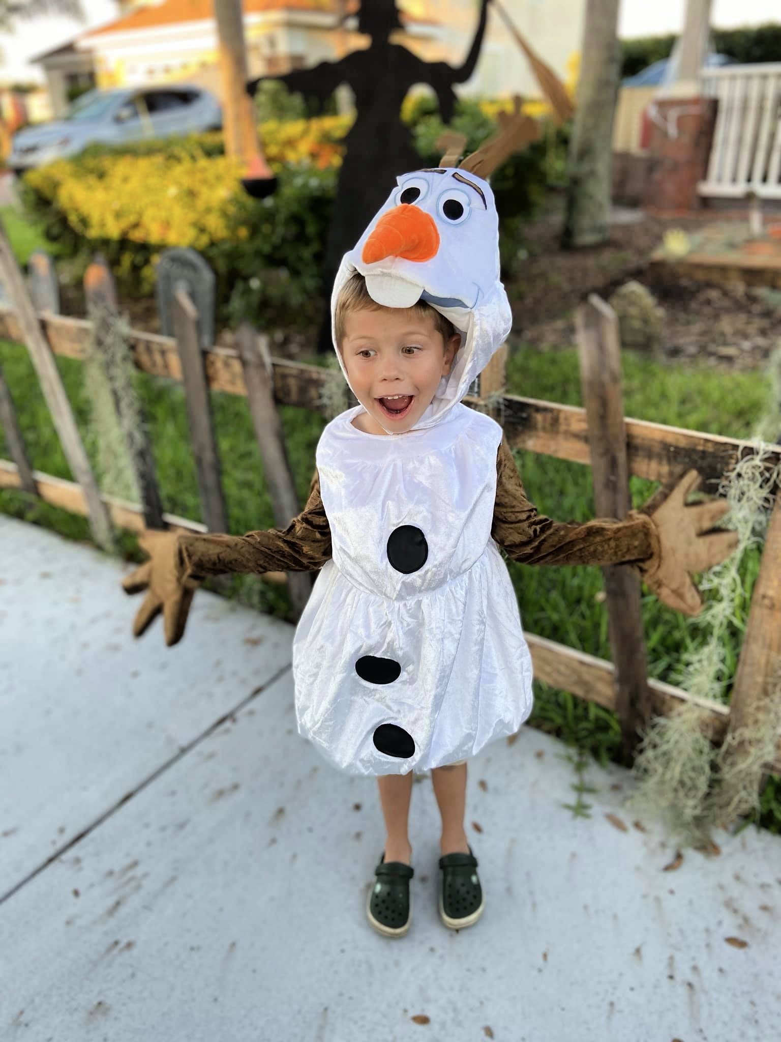 Easy No Sew Olaf Costume - Crazy Little Projects