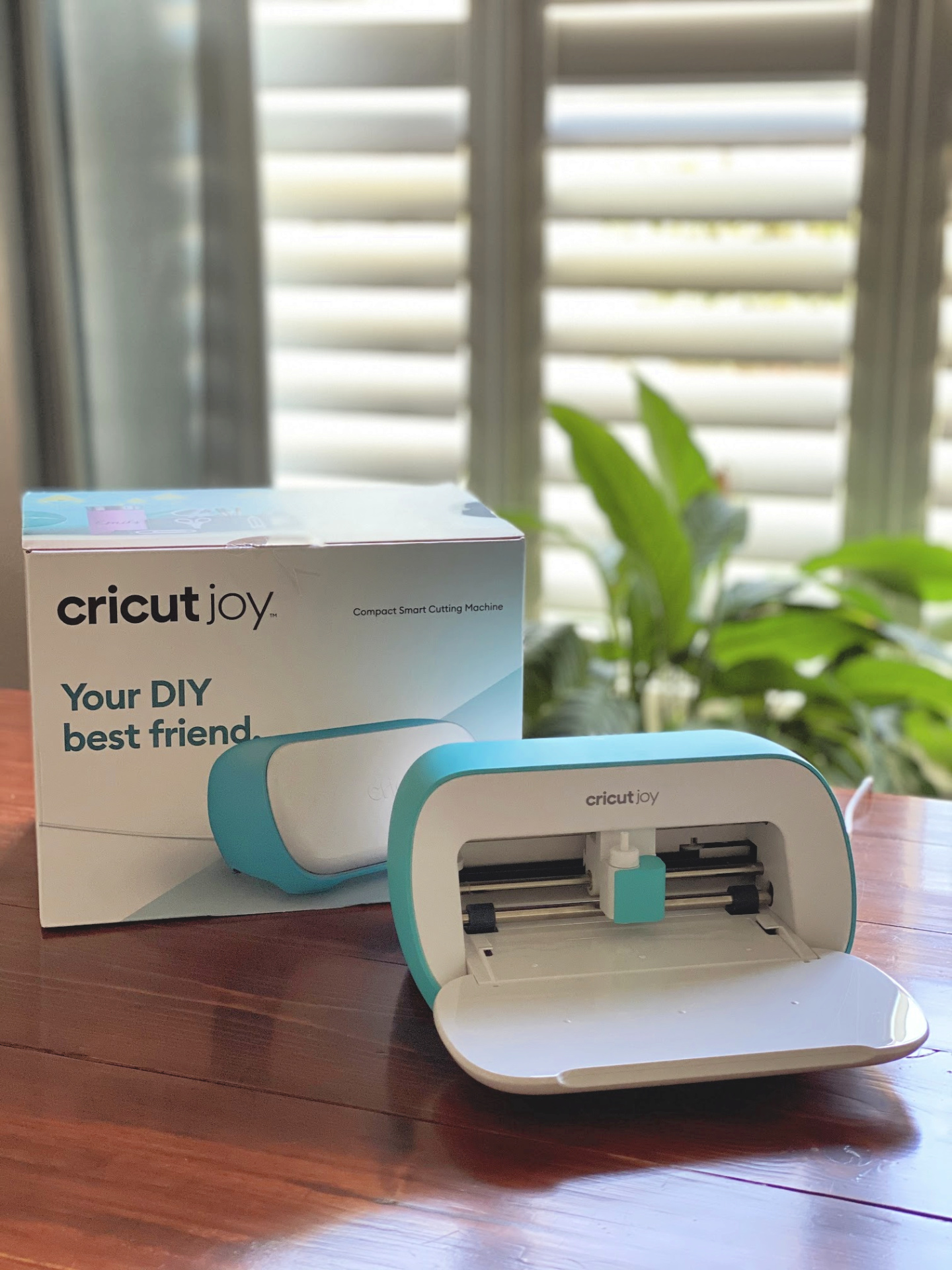 Cricut Joy Machine - Compact and Portable DIY Machine with Cricut