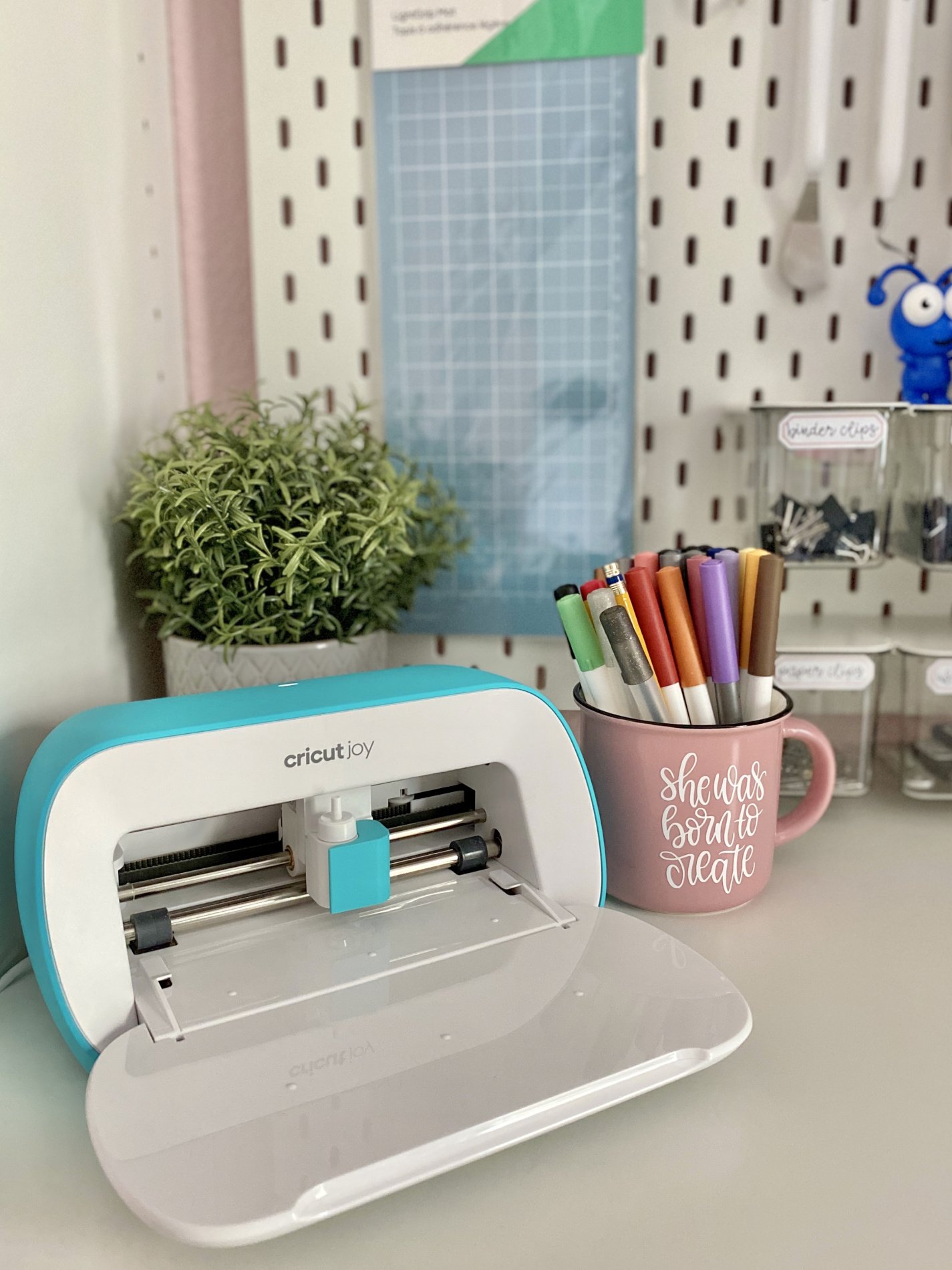 Cricut Joy Vinyl Label Tutorial  How to make labels, Diy cricut, Cricut  craft room